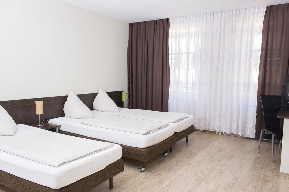 Hotel-Pension Victoria Berlin Exterior photo