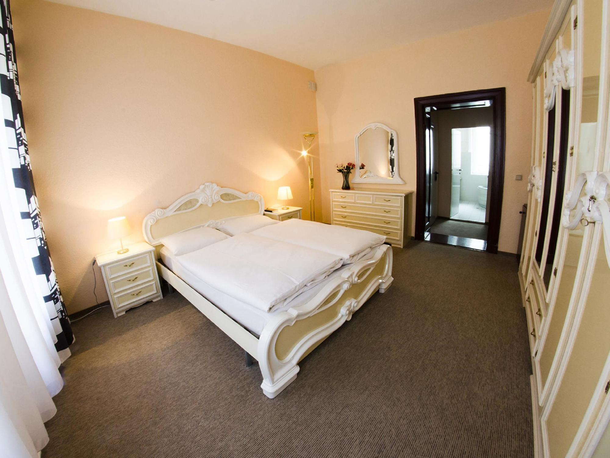 Hotel-Pension Victoria Berlin Exterior photo