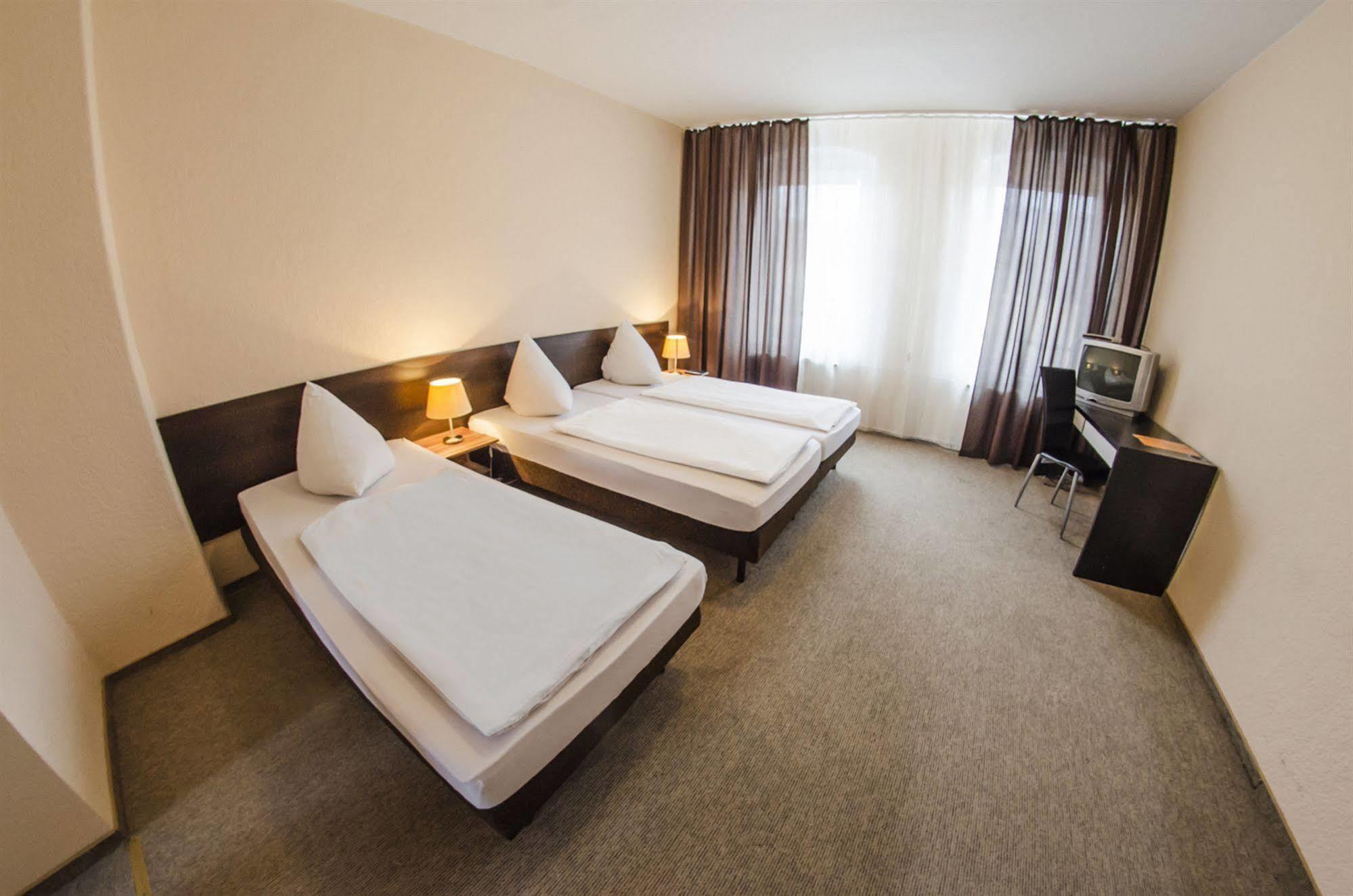 Hotel-Pension Victoria Berlin Exterior photo
