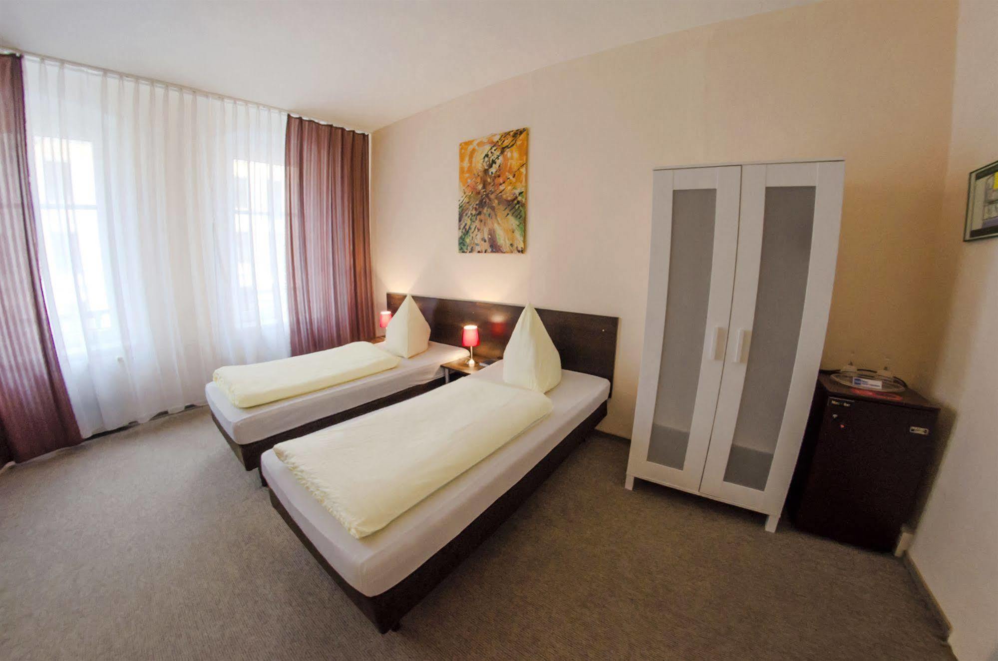 Hotel-Pension Victoria Berlin Exterior photo
