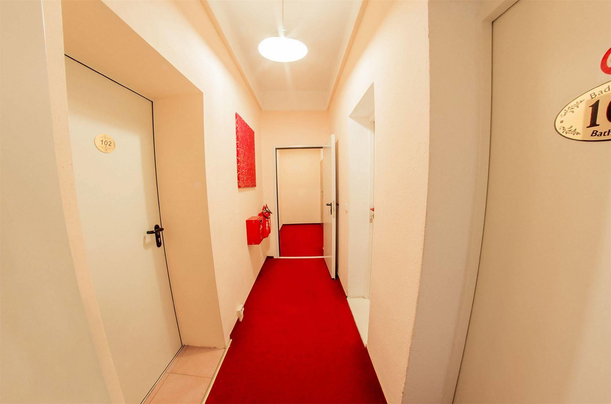 Hotel-Pension Victoria Berlin Exterior photo