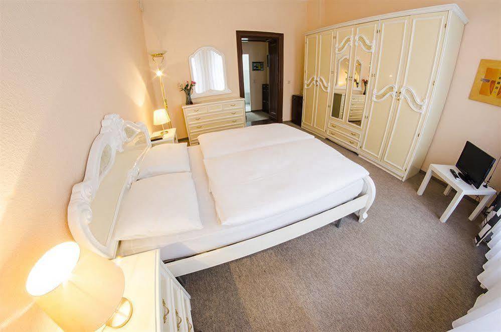 Hotel-Pension Victoria Berlin Exterior photo