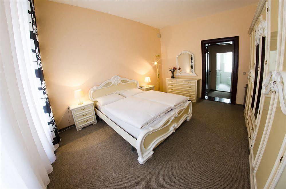 Hotel-Pension Victoria Berlin Exterior photo